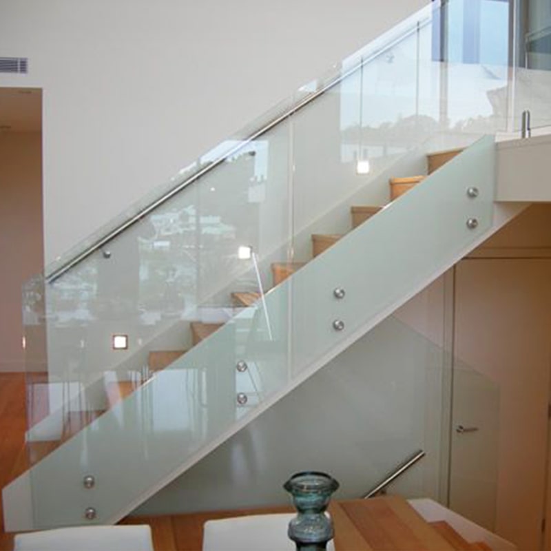 staircase glass in dubai